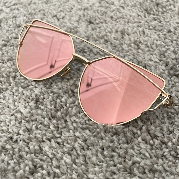 Sunglasses - Picture 5 of 7